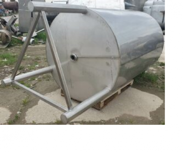 Новая нержавеющая емкость, объем — 3 куб.м.,